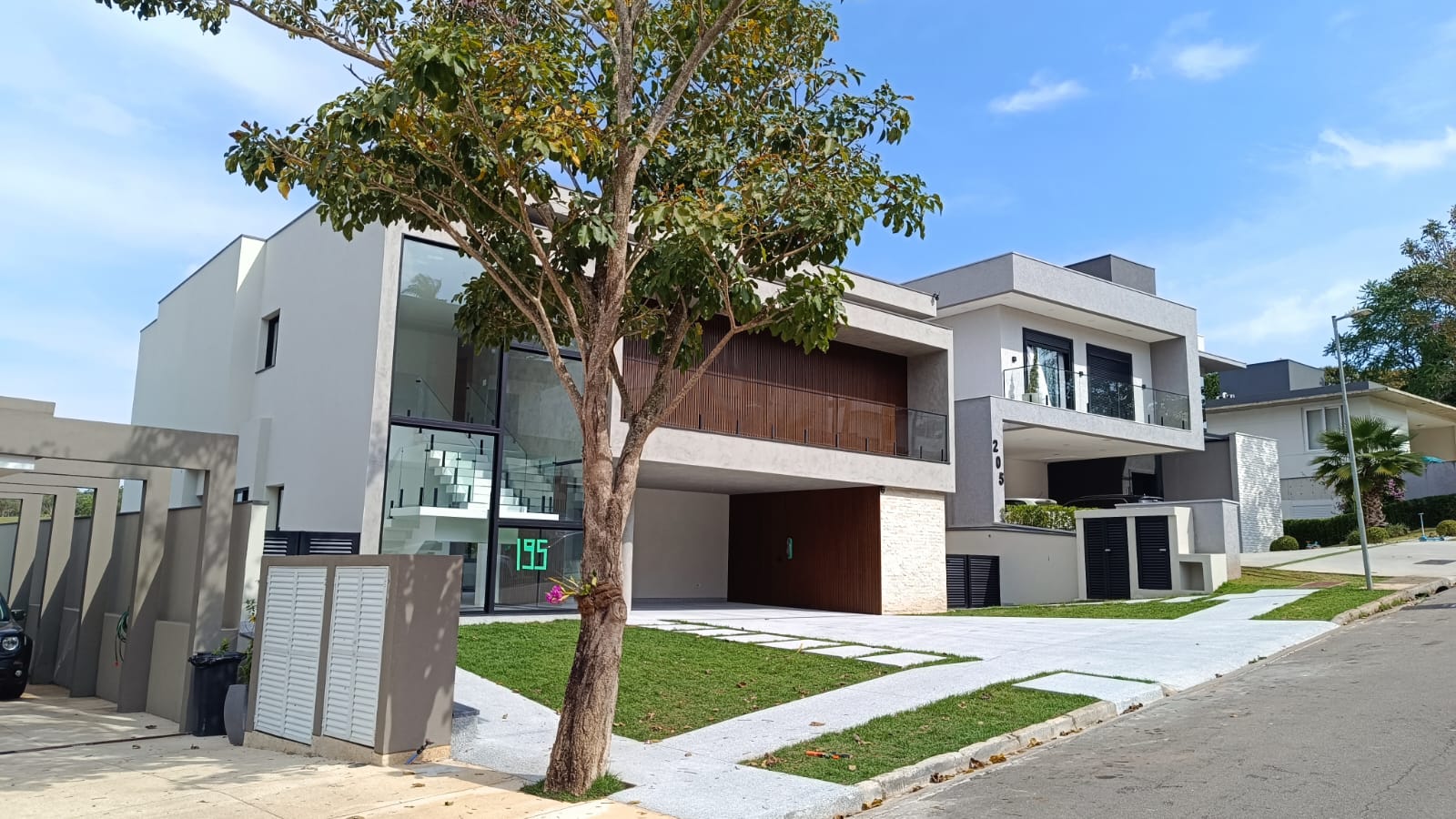 Residência Emi - Fachada 2 (exterior)