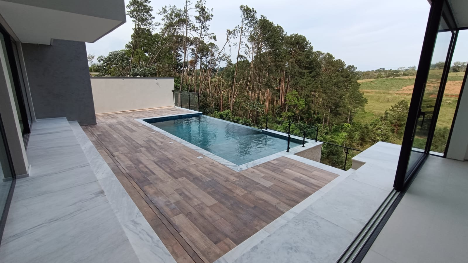 Residência Emi - Vista Piscina (exterior)